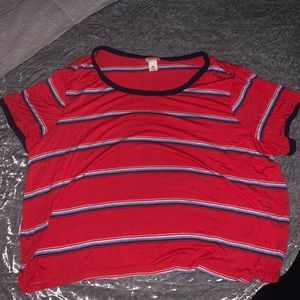 Women’s comfy crop top tee